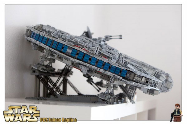 LEGO Star Wars 10179 UCS Millennium Falcon - Stand par BobBongo1895 