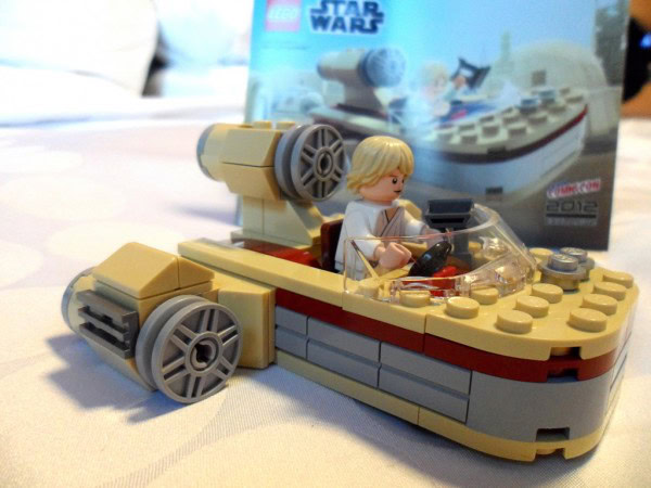 New York Comic Con 2012 : Exclusive LEGO Star Wars Luke Skywalker's Mini Landpseeder