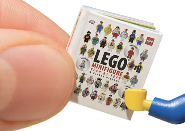 LEGO Minifigure Year by Year : A Visual History