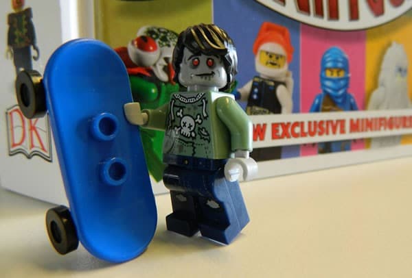 I Love That Minifigure : Exclusive Zombie Skateboarder