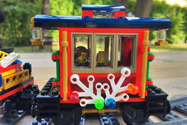 lego creator expert 10254 winter holiday train 3