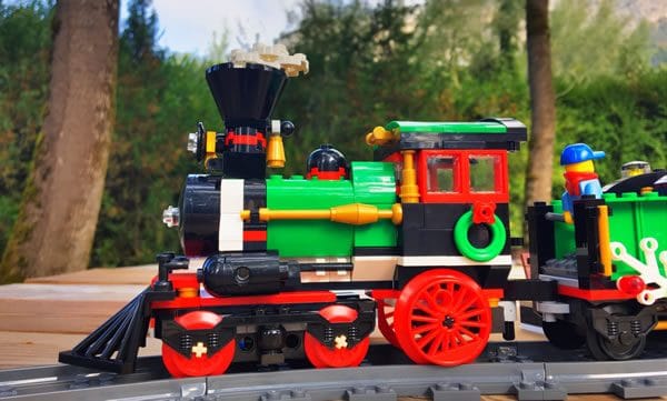 lego-creator-expert-10254-winter-holiday-train-8