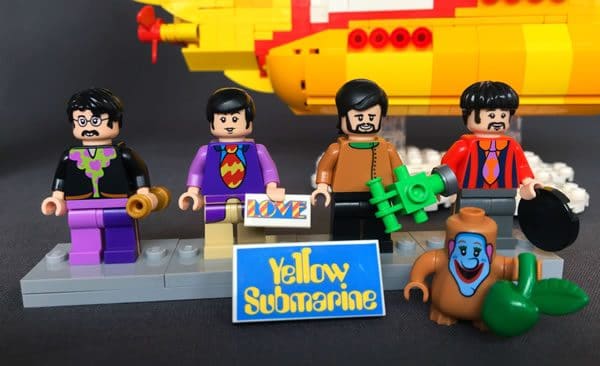 LEGO IDEAS 21306 The Beatles Yellow Submarine