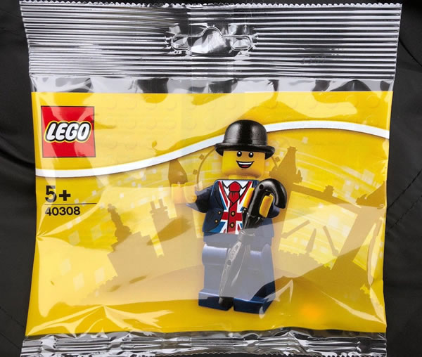 Lester, la mascotte du LEGO Store de Leicester Square, revient dans un polybag