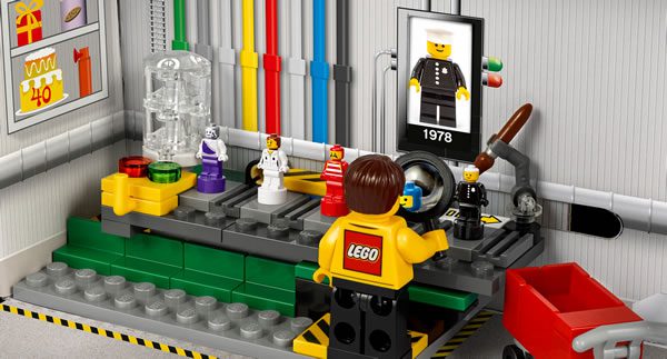 Sur le Shop LEGO : 5005358 Minifigure Factory offert dès 55 € d'achat