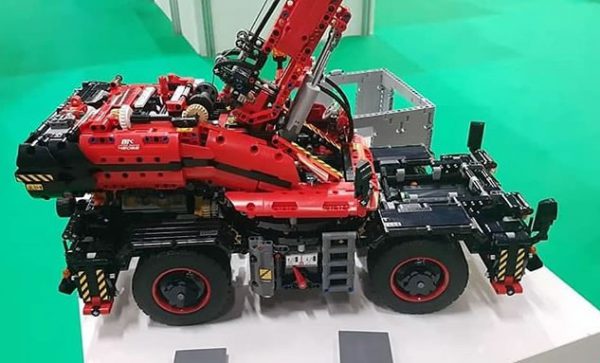 42082 Rough Terrain Crane