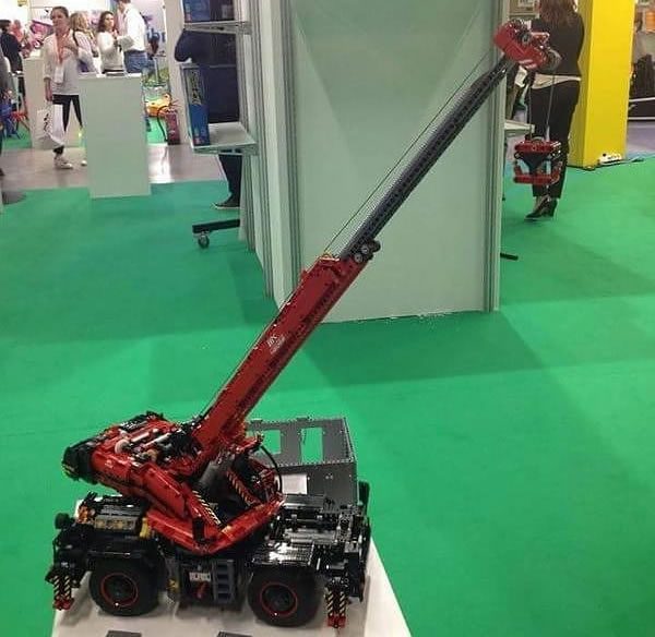 42082 Rough Terrain Crane