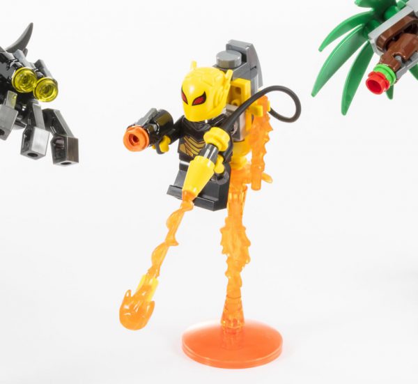 LEGO DC Comics 76117 Batman Mech vs. Poison Ivy Mech