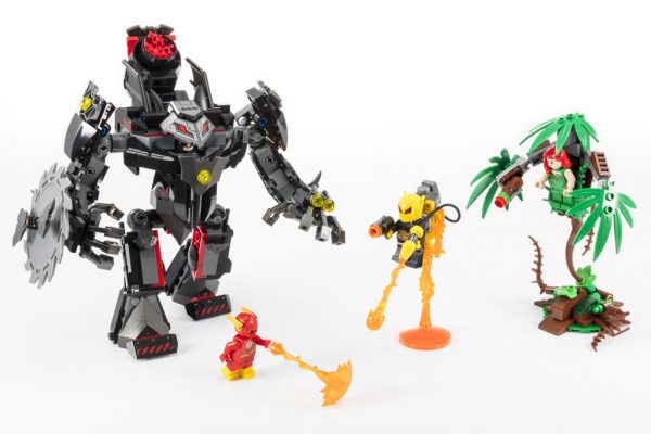 LEGO DC Comics 76117 Batman Mech vs. Poison Ivy Mech