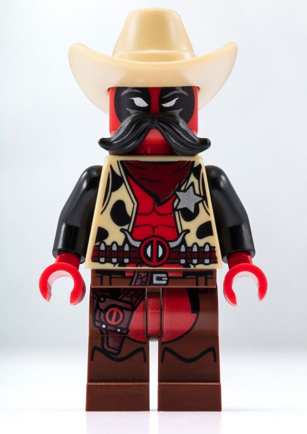 SDCC 2018 - LEGO Marvel Sheriff Deadpool Exclusive Minifigure