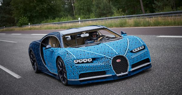 LEGO dévoile une Bugatti Chiron qui ressemble à la vraie