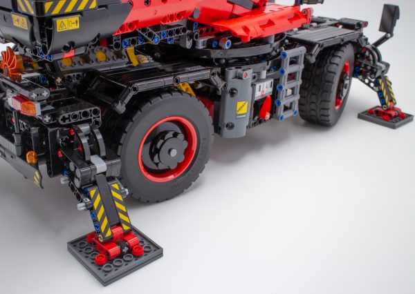 LEGO Technic 42082 Rough Terrain Crane