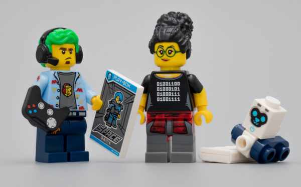 71025 Collectible Minifigures Series 19