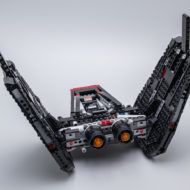 75256 Kylo Ren’s Shuttle