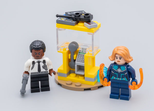 30453 Captain Marvel & Nick Fury