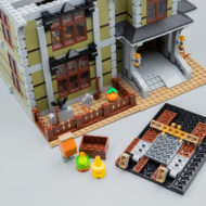 LEGO Fairground Collection 10273 Haunted House