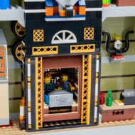 LEGO Fairground Collection 10273 Haunted House