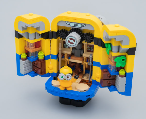 75551 Brick-Built Minions and Their Lair