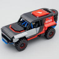 LEGO Speed Champions 76905 Ford GT Heritage Edition and Bronco R