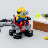 lego 30387 bob minion with robot arms gwp june 2021 4