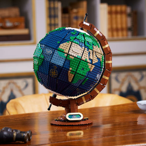 21332 lego ideas the globe 11