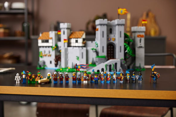 10305 lego lion knight castle 4