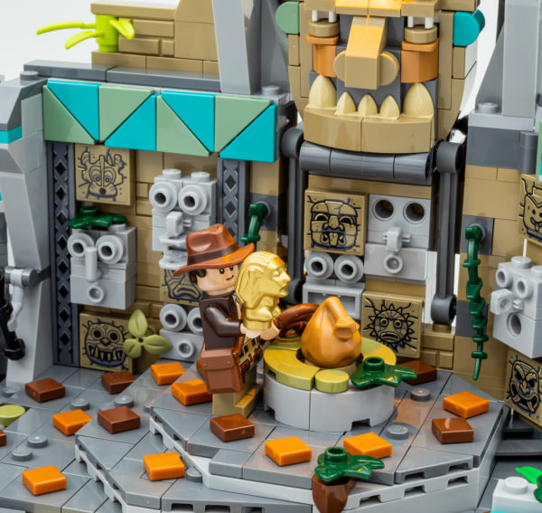 77015 lego indiana jones temple golden idol 21