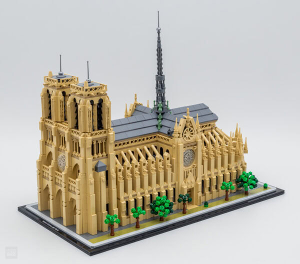 21061 lego architecture notre dame de paris 12