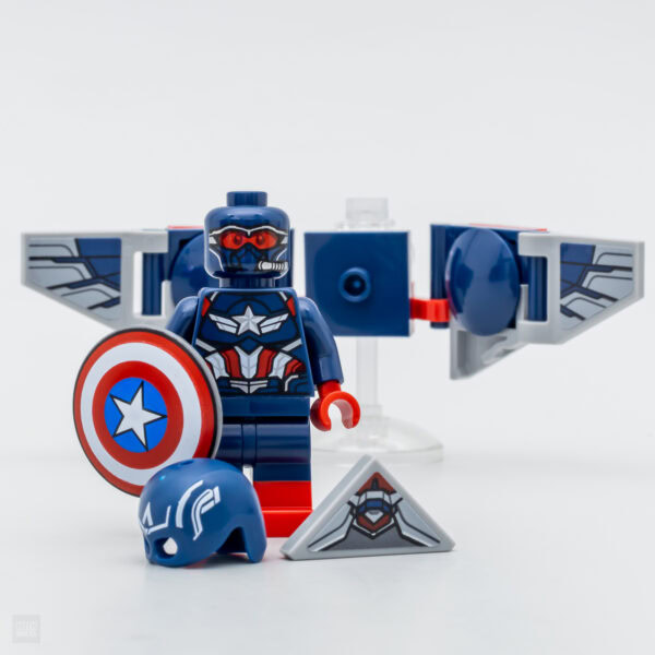 76292 lego marvel captain america vs red hulk battle 10