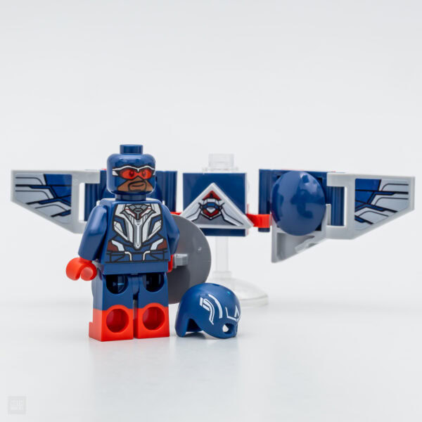 76292 lego marvel captain america vs red hulk battle 14