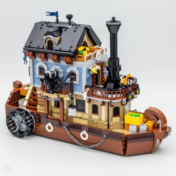 Miniature bateau STEAMBOAT en LEGO, détaillée et colorée, idéale pour collectionneurs et amateurs de construction créative, mettant en valeur le style vintage et le design innovant de HOTH BRICKS.