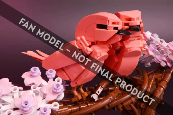 HOTH BRICKS modèle de décoration en briques LEGO avec deux oiseaux roses et fleurs en plastique, idéal pour collectionneurs et fans de constructions créatives, décor original pour maison ou bureau.