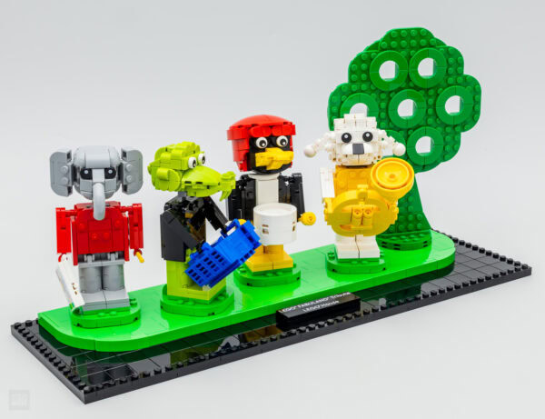 Elephants, crocodile, lion et singe en briques LEGO colorées, figurines de dessin animé, collection de jouets en LEGO, set de construction créatif, décor pour enfants, présentation de personnages fantaisie.