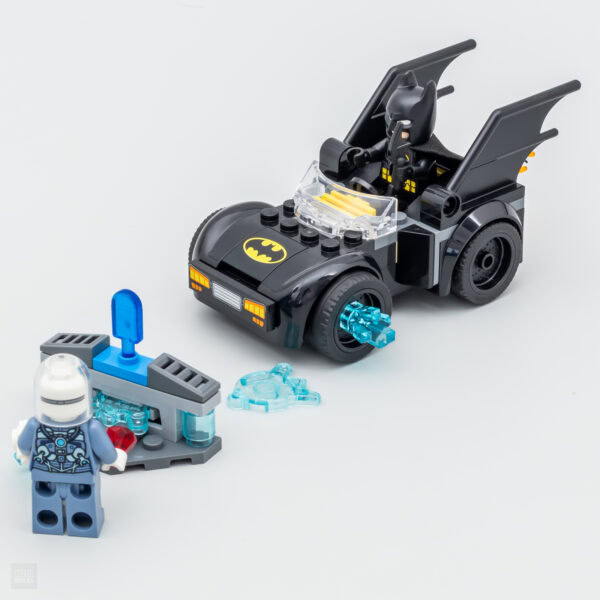 Bâtiment LEGO Batman avec voiture de course et personnage de héros, accessoire de jeu LEGO, set de construction pour enfants, figurine de super-héros Lego, jouet créatif LEGO, jeu de construction Batman.