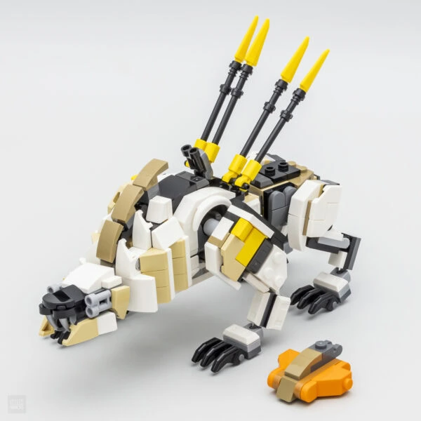 Fichier: insecte-brique-lego-beige-noir-jaune-768x768.jpg.