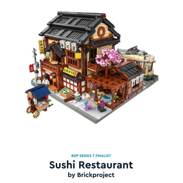 Véritable modèle de restaurant traditionnel japonais en briques LEGO avec décoration de sakura, serveur, tapis de vente et tramway vintage, parfait pour collectionneurs et amateurs de LEGO.
