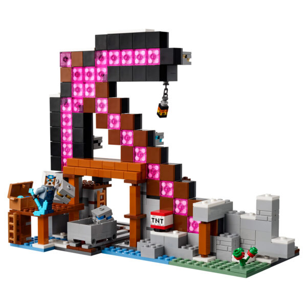 Colorful pixel art structure LEGO avec personnages Minecraft, explosions et éléments créatifs, idéal pour les amateurs de construction LEGO et de jeux vidéo Minecraft.