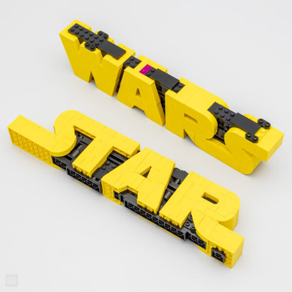 Mots-clés en LEGO et construction créative, style LEGO en jaune et noir représentant le mot "HOTH BRICKS" pour rendre visible la marque et le concept.