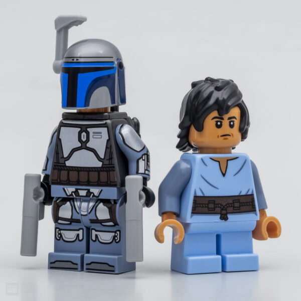 Mini figurines LEGO Star Wars : un clone trooper avec casque bleu et un personnage humain avec cheveux noirs et vêtement bleu clair, disponibles chez Hoth Bricks pour collectionneurs et fans.