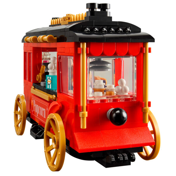 Véhicule de popcorn LEGO noir et rouge avec accessoires, destiné à la vente de snacks, parfait pour la décoration ou le jeu créatif, de haute qualité et compatible avec d’autres sets LEGO.