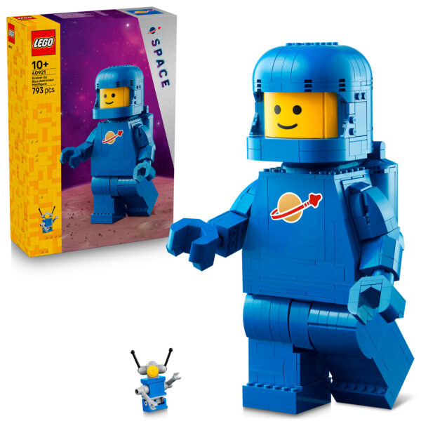 40921 lego up scaled blue astronaut minifigure 1