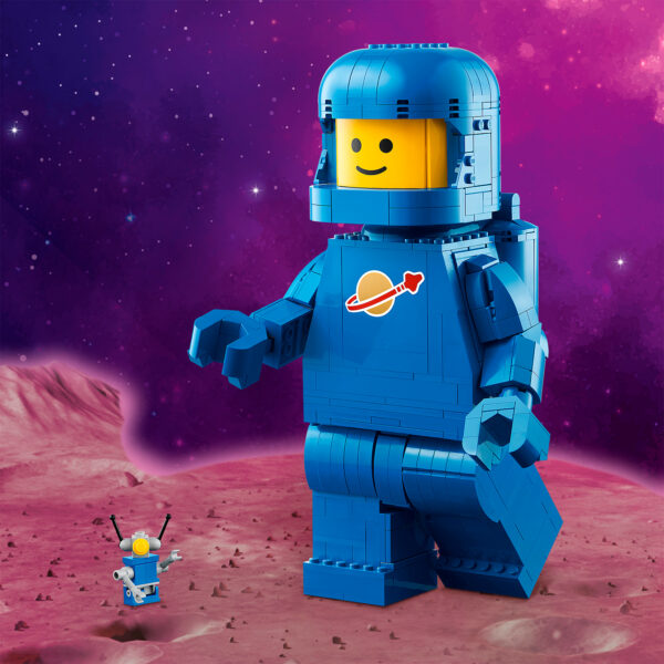 40921 lego up scaled blue astronaut minifigure 5