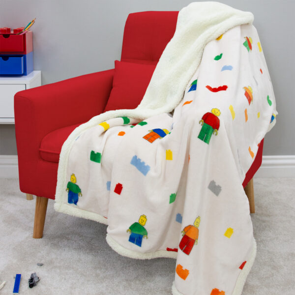 Sur le Shop LEGO : un nouveau plaid et un coussin moche pour ton chez toi