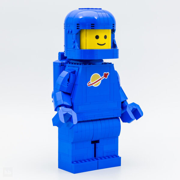 40921 lego scaled up blue astronaut minifigure review 2