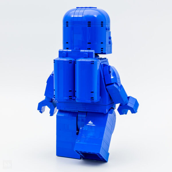 40921 lego scaled up blue astronaut minifigure review 3