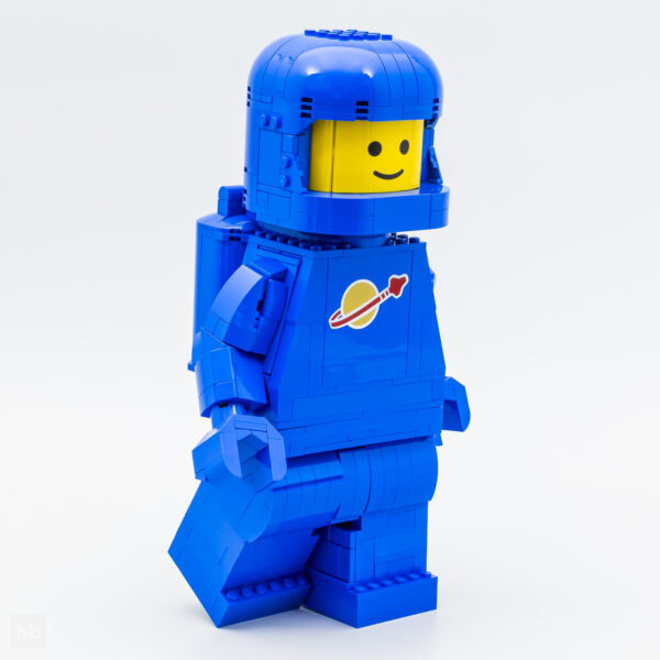 40921 lego scaled up blue astronaut minifigure review 4