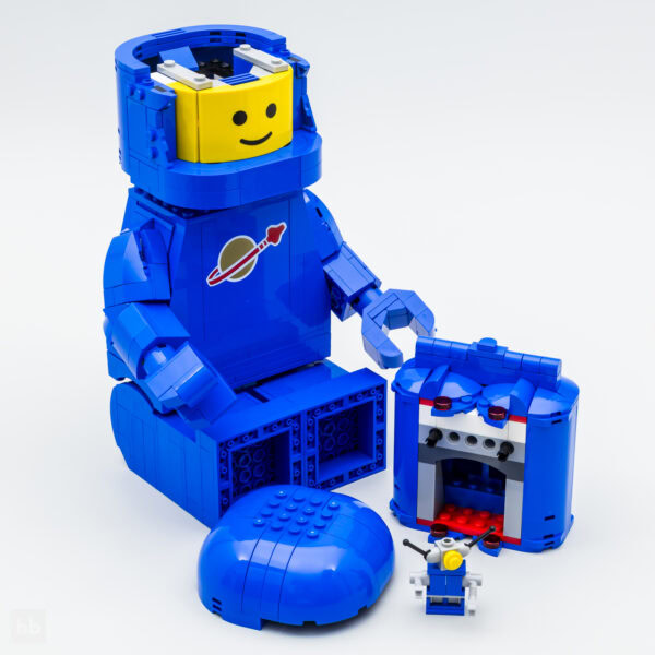 40921 lego scaled up blue astronaut minifigure review 7