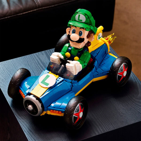 Novedad de LEGO Super Mario 2026: el set LEGO Mario Kart – Luigi & Mach 8 (72050) está disponible para reservar en la Tienda.