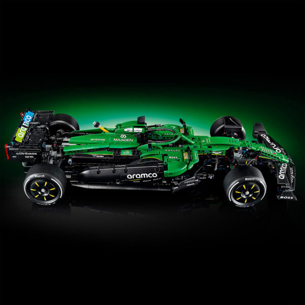 Lego Technic 42240 Aston Martin Aramco AMR25 5